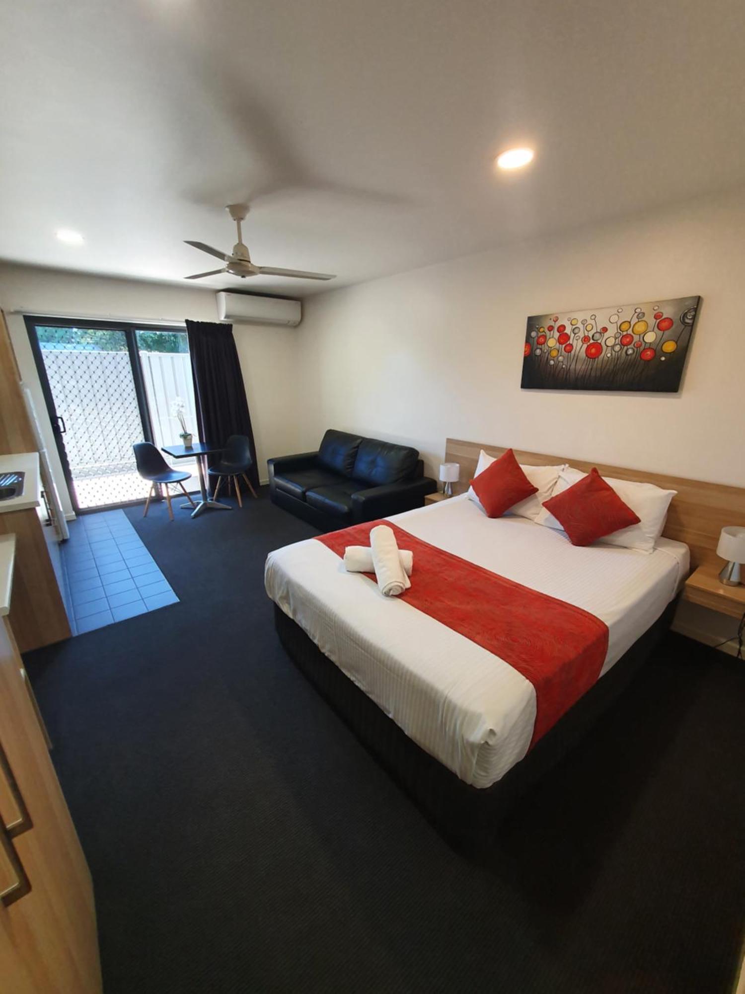 Abode37 Motel Emerald Dış mekan fotoğraf