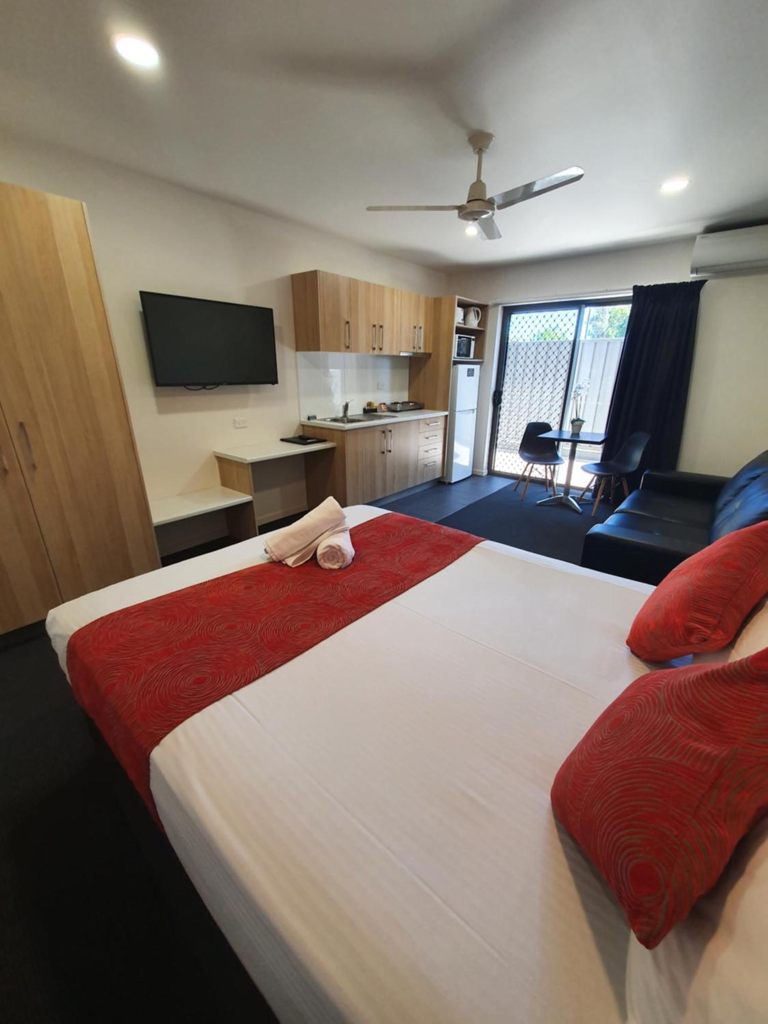 Abode37 Motel Emerald Dış mekan fotoğraf