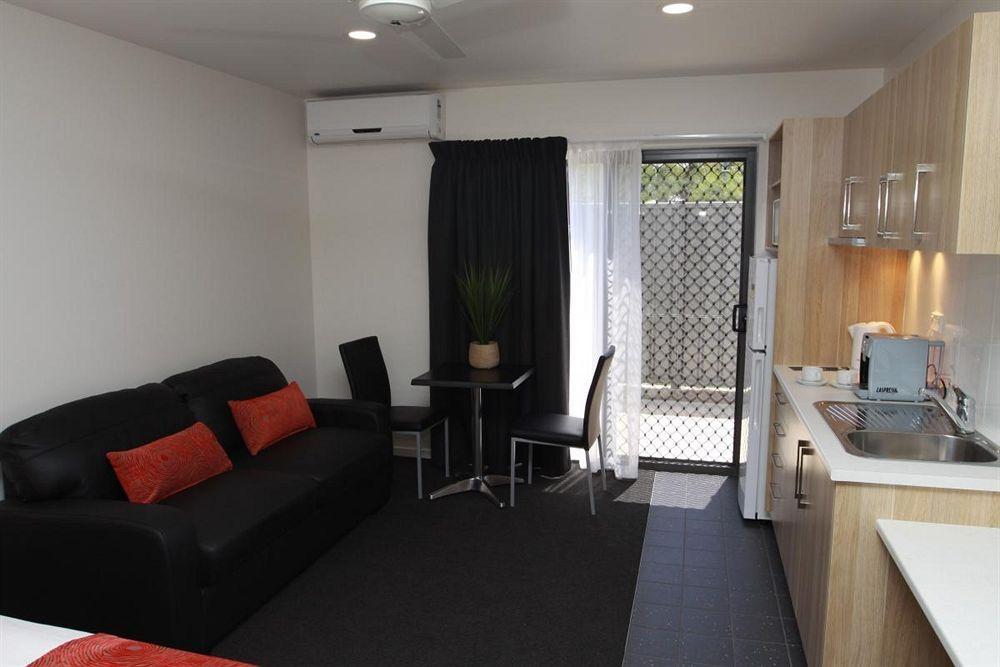 Abode37 Motel Emerald Dış mekan fotoğraf