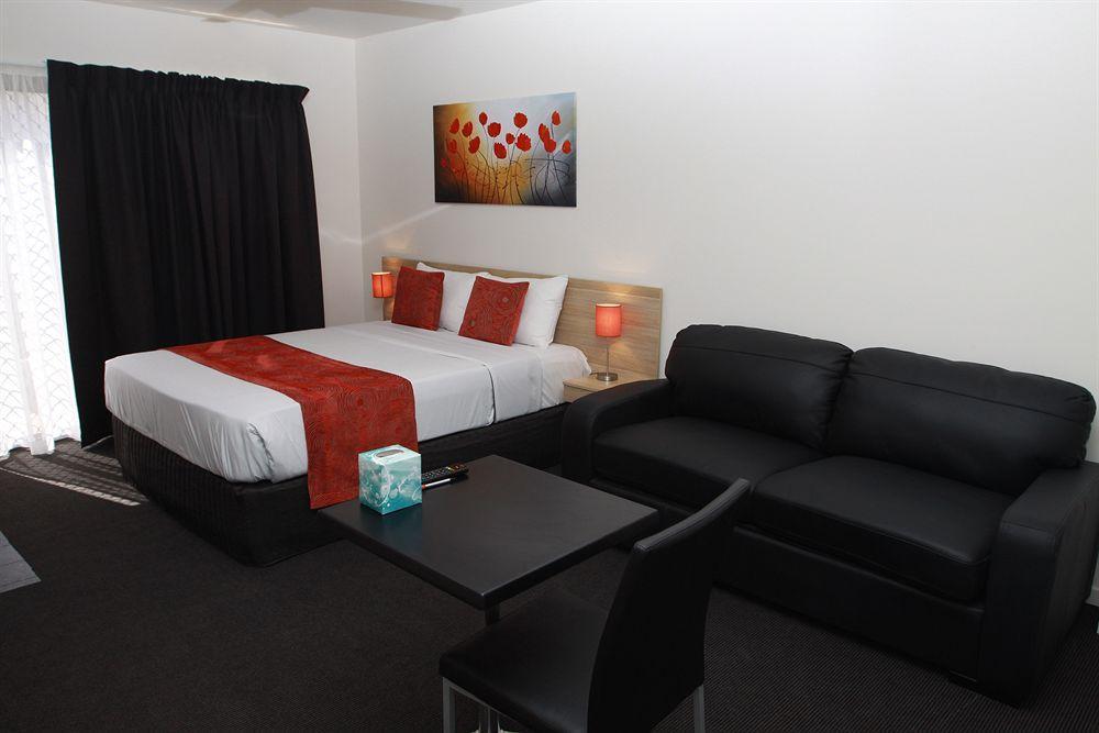 Abode37 Motel Emerald Dış mekan fotoğraf