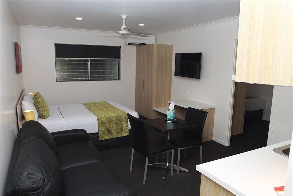 Abode37 Motel Emerald Dış mekan fotoğraf