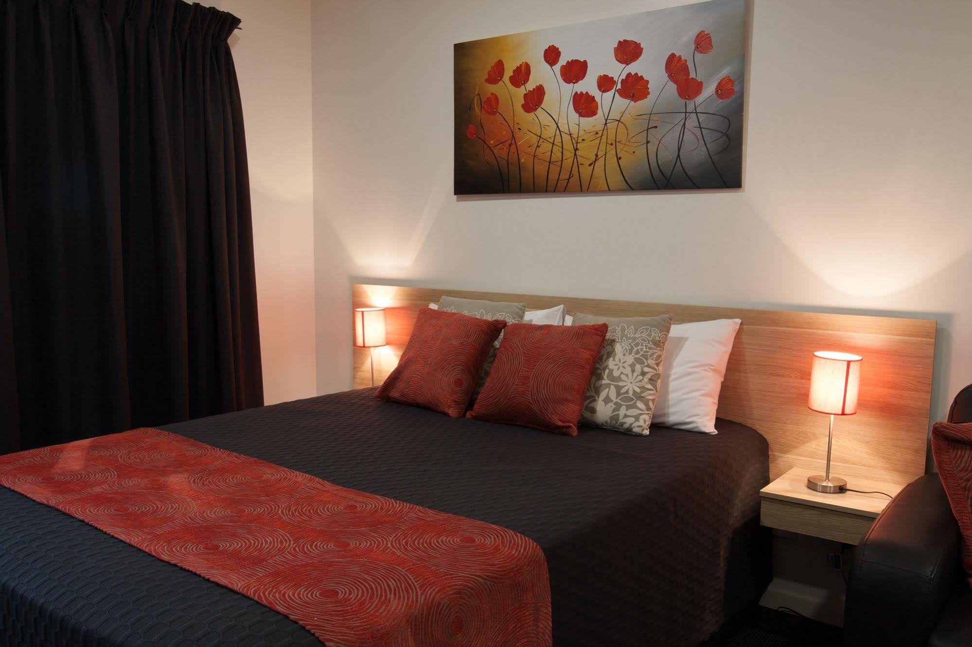 Abode37 Motel Emerald Dış mekan fotoğraf