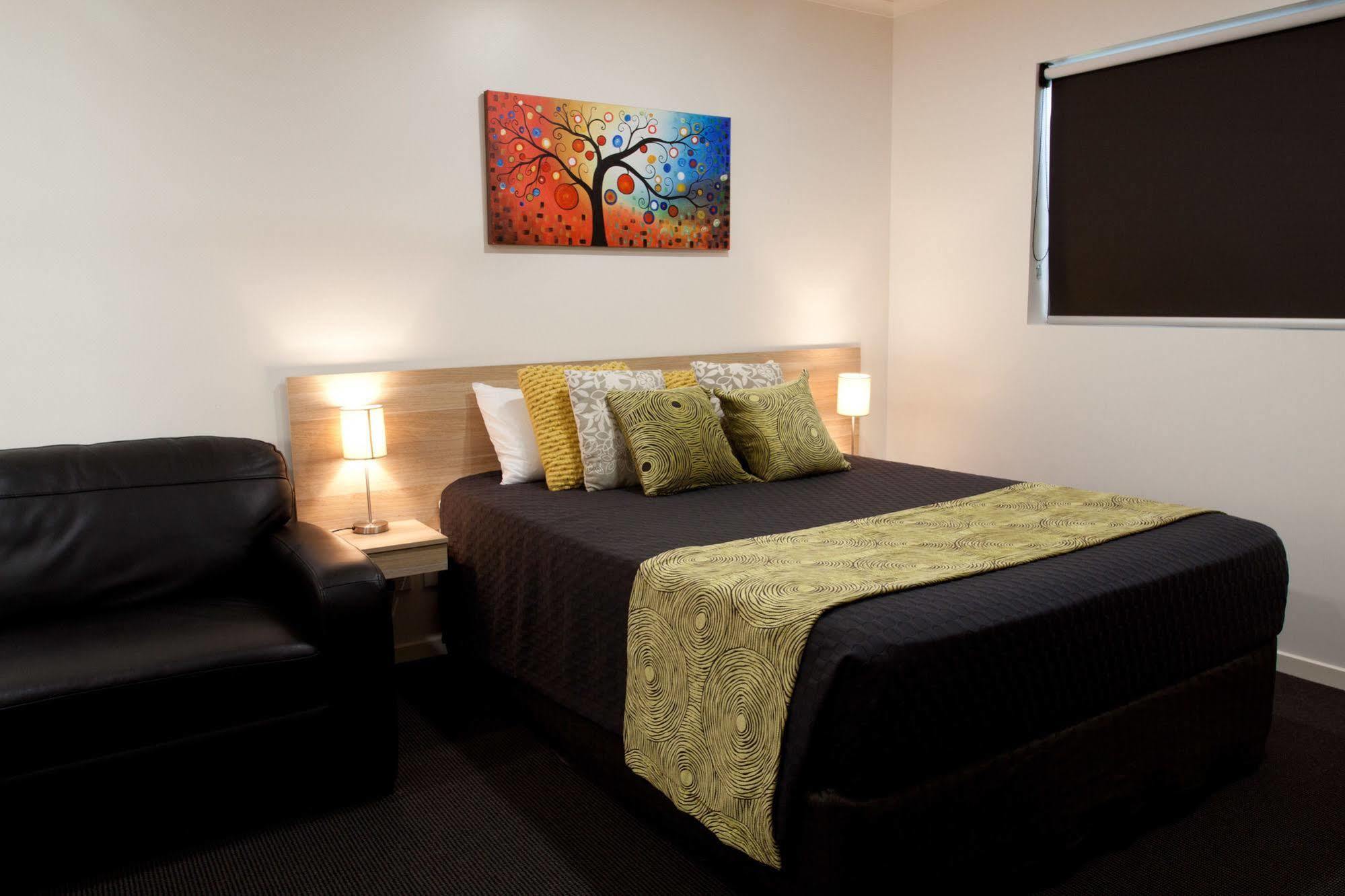 Abode37 Motel Emerald Dış mekan fotoğraf