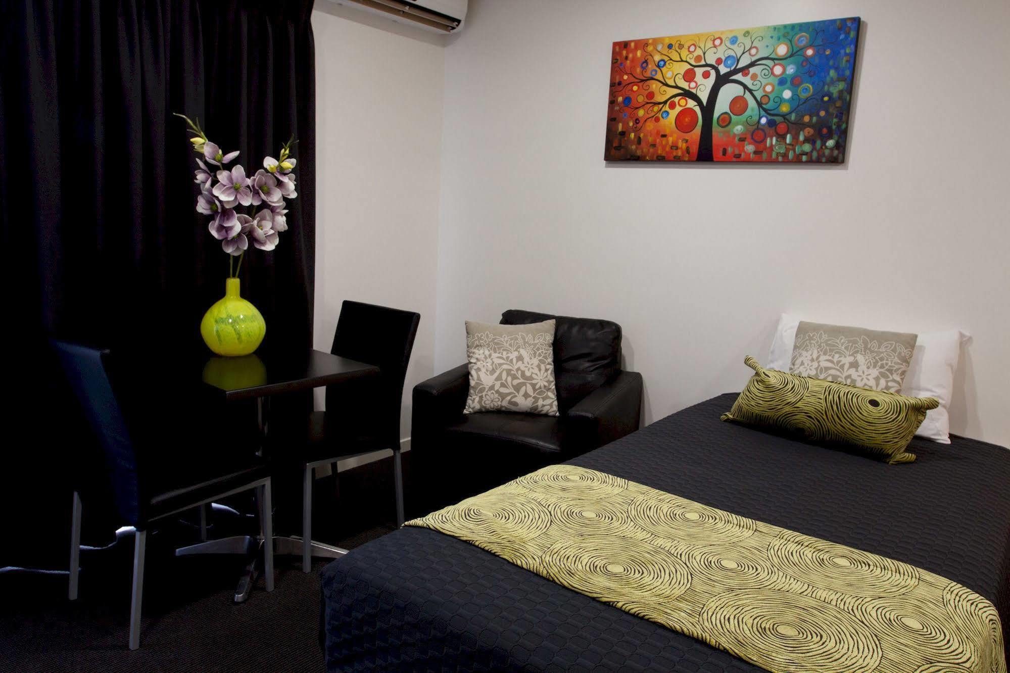 Abode37 Motel Emerald Dış mekan fotoğraf