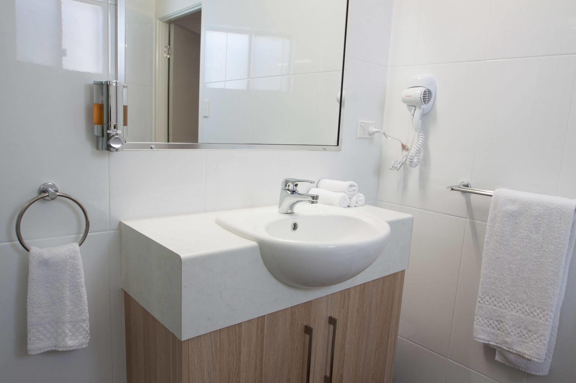 Abode37 Motel Emerald Dış mekan fotoğraf
