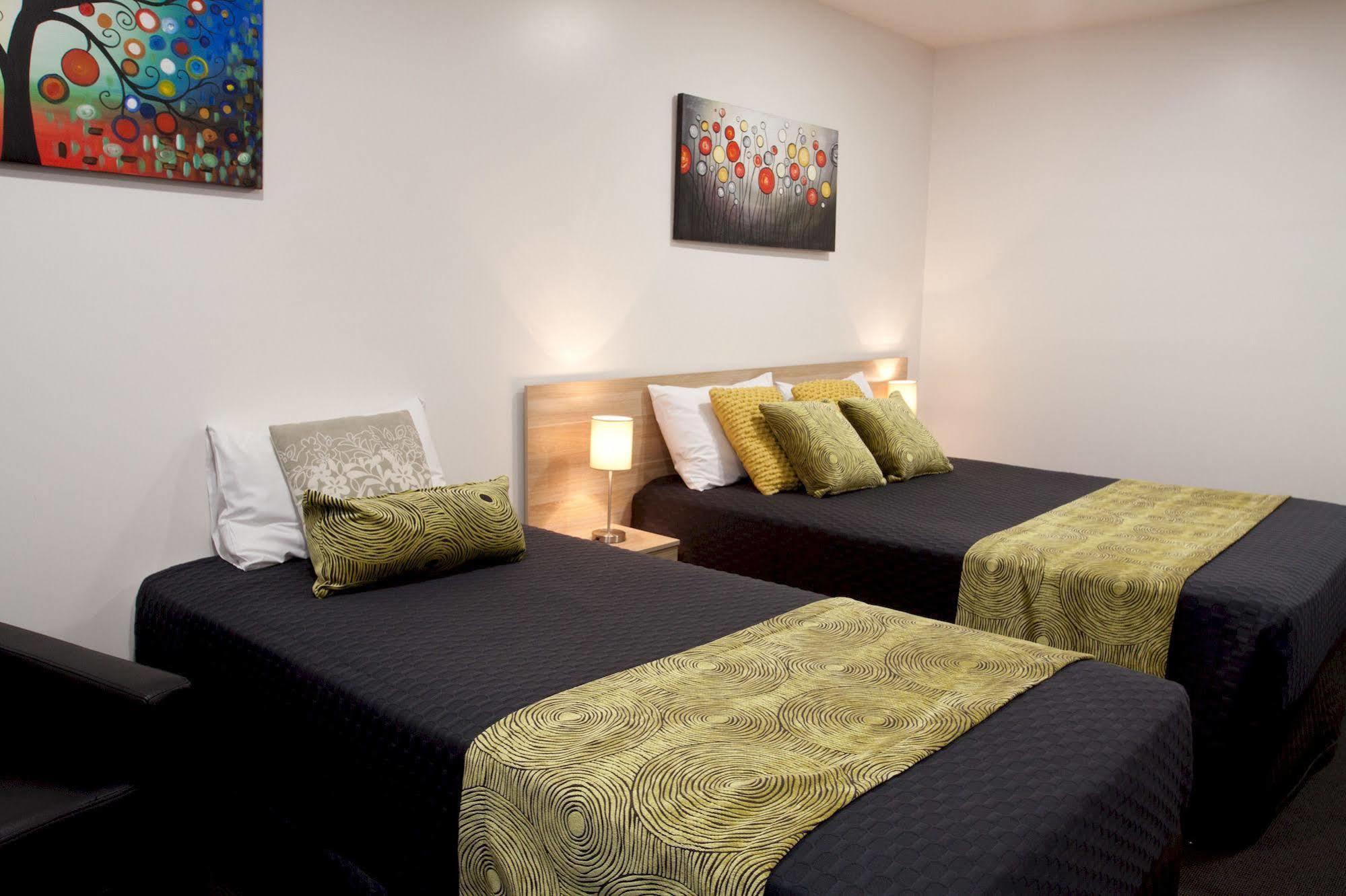 Abode37 Motel Emerald Dış mekan fotoğraf