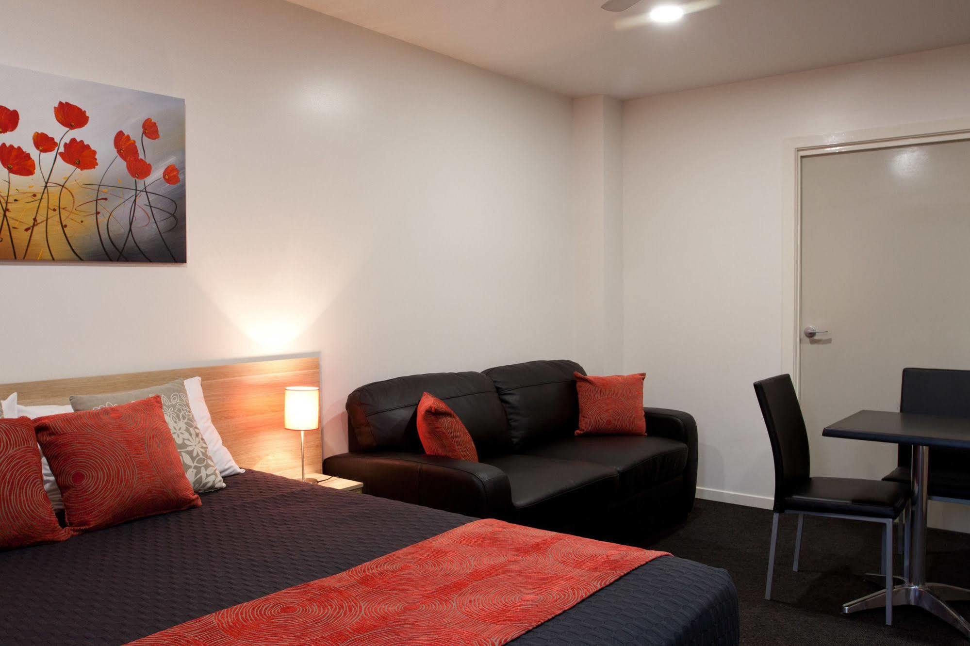 Abode37 Motel Emerald Dış mekan fotoğraf