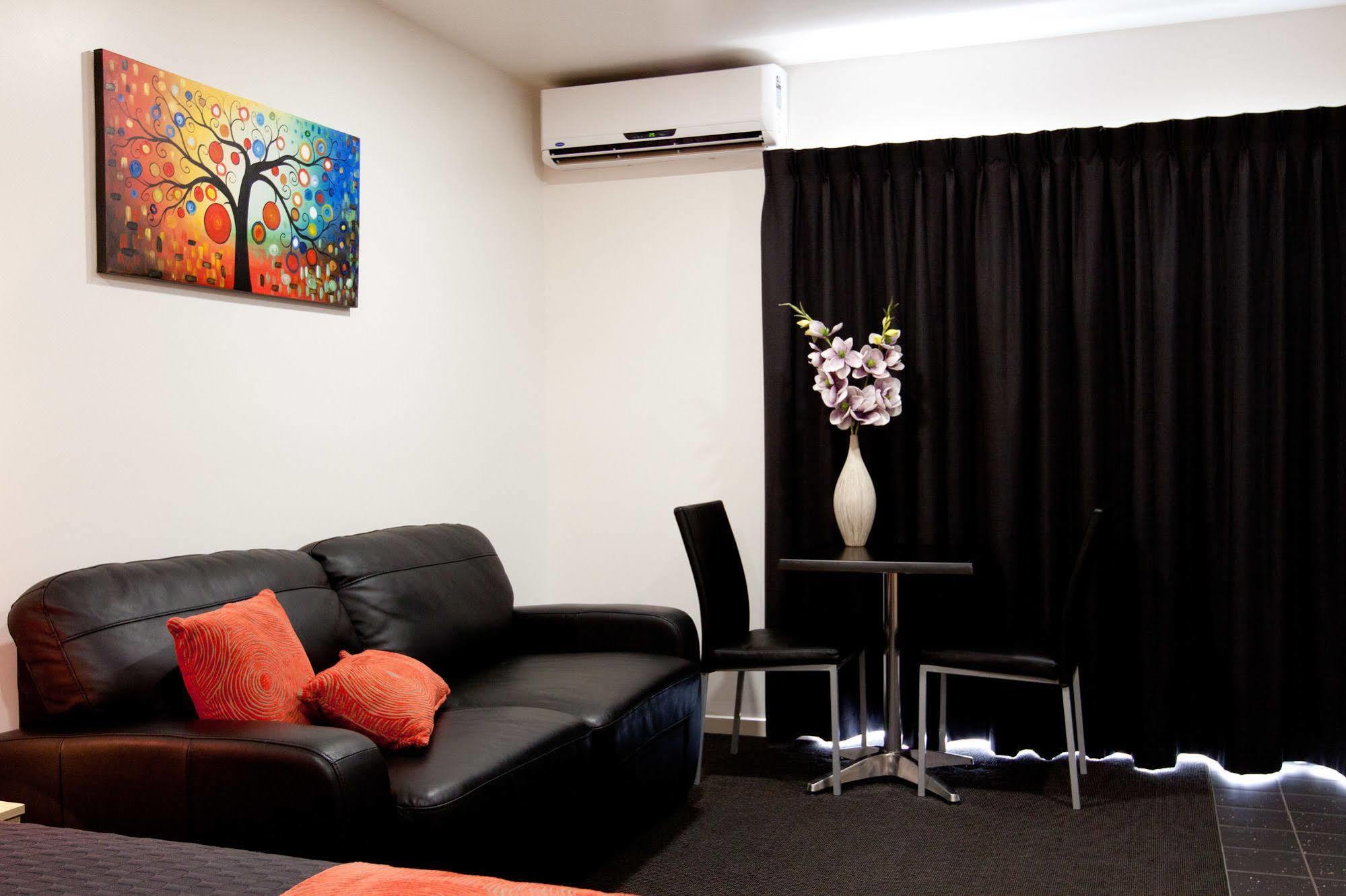 Abode37 Motel Emerald Dış mekan fotoğraf